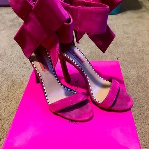 Vibrant pink bow heels